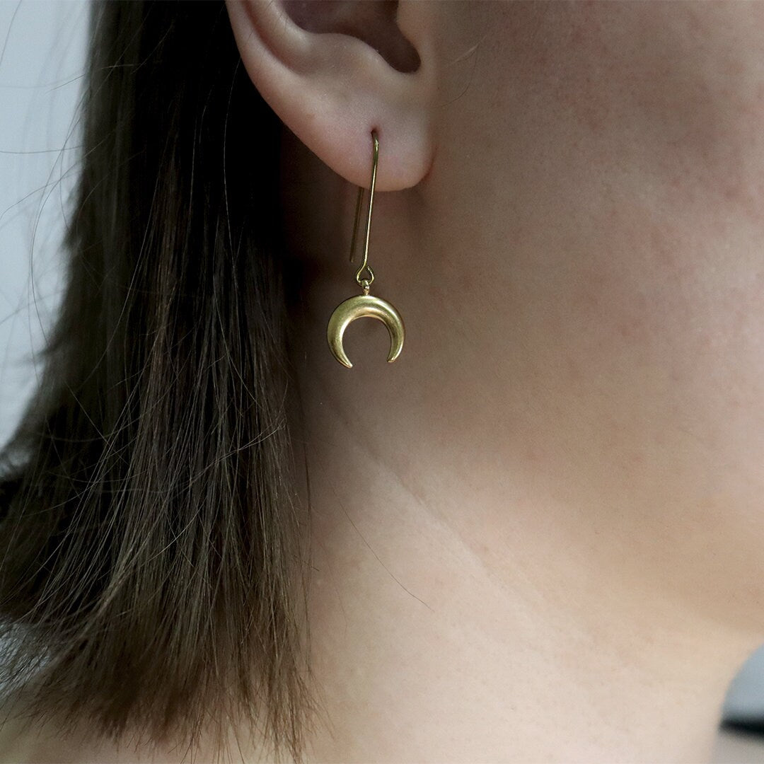 Crescent moon earrings, Pure implant grade niobium for sensitive ears, Minimalist threader earrings