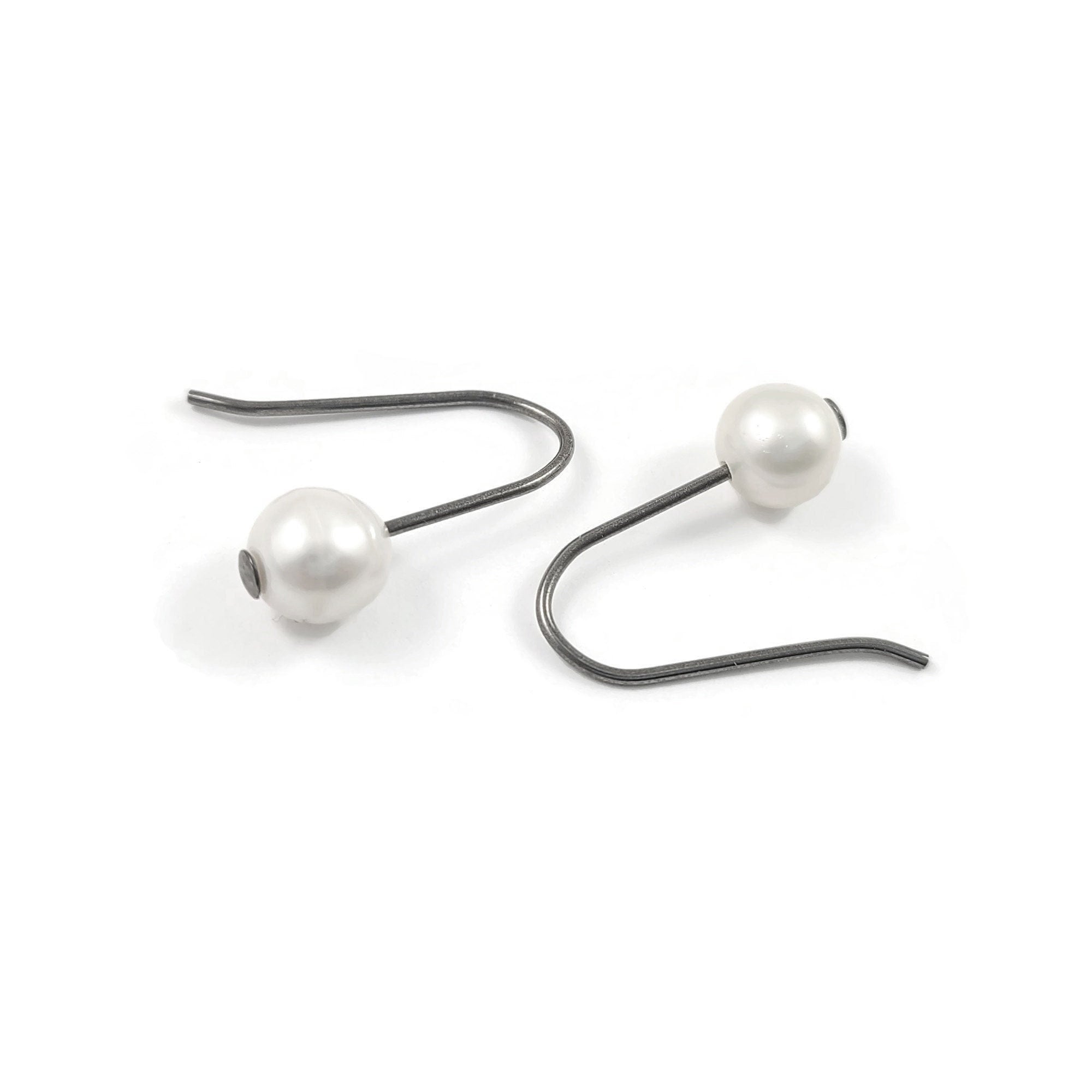 Minimalist pearl drop earrings, Hypoallergenic pure niobium jewelry, Tarnish free, Real freshwater pearl